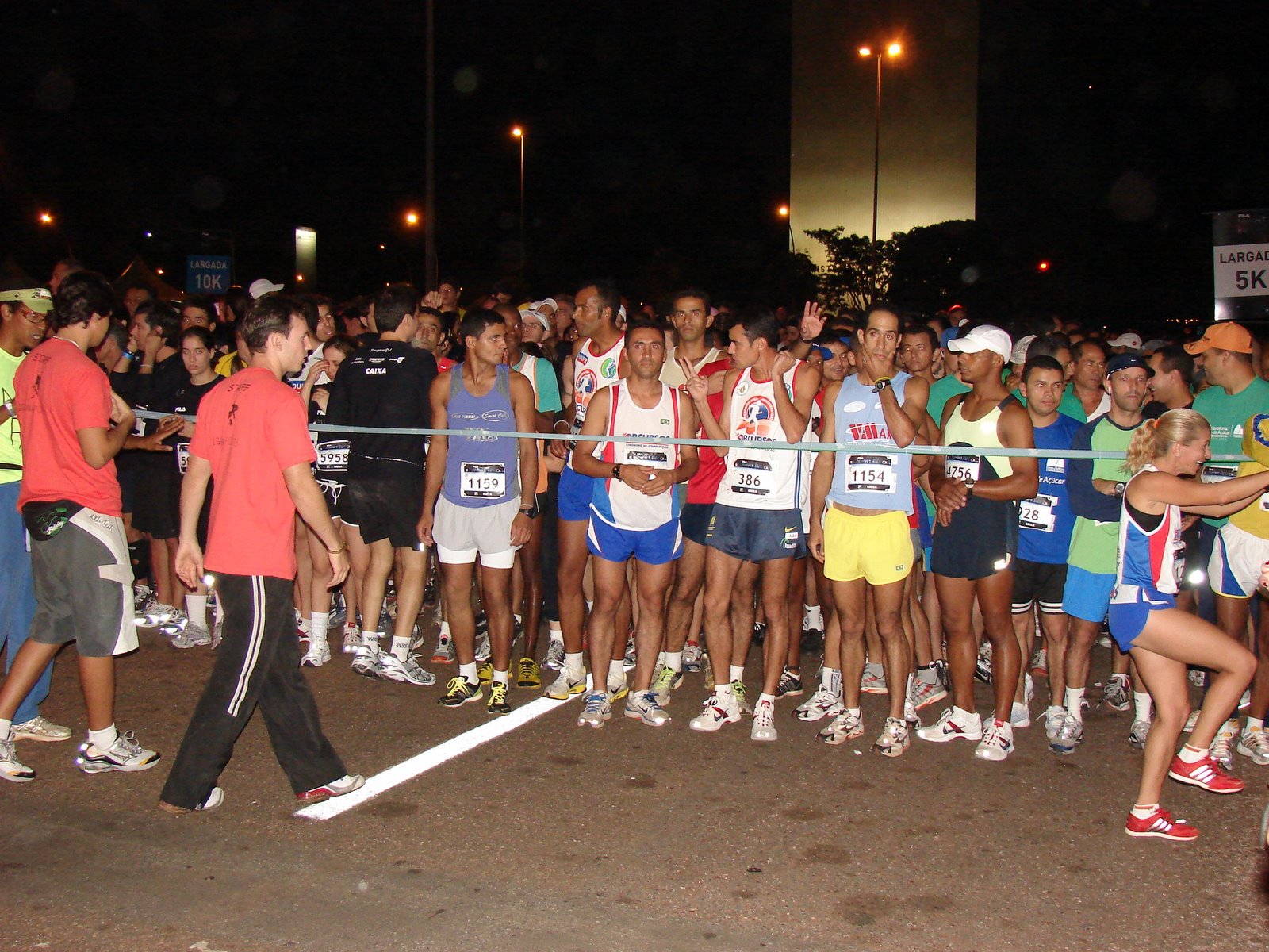 Fila Night Run, circuito de corrida noturna, chega a Brasília e arrasta cada vez mais adeptos