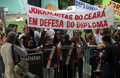 Crescem protestos de Norte a Sul do País contra o fim do diploma dos jornalistas