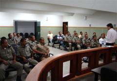 Promotor de Campos Belos faz reunião com policiais militares sobre normas jurídicas