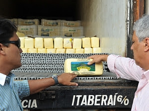 Carga de queijo apreendida em Abadiânia saiu de Campos Belos