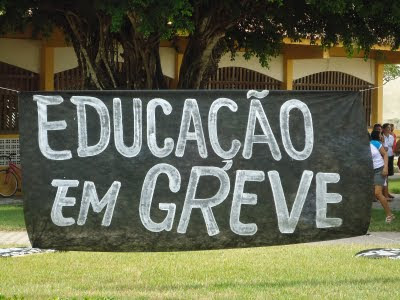 Greve de professores atinge 8% das escolas estaduais em Goiás