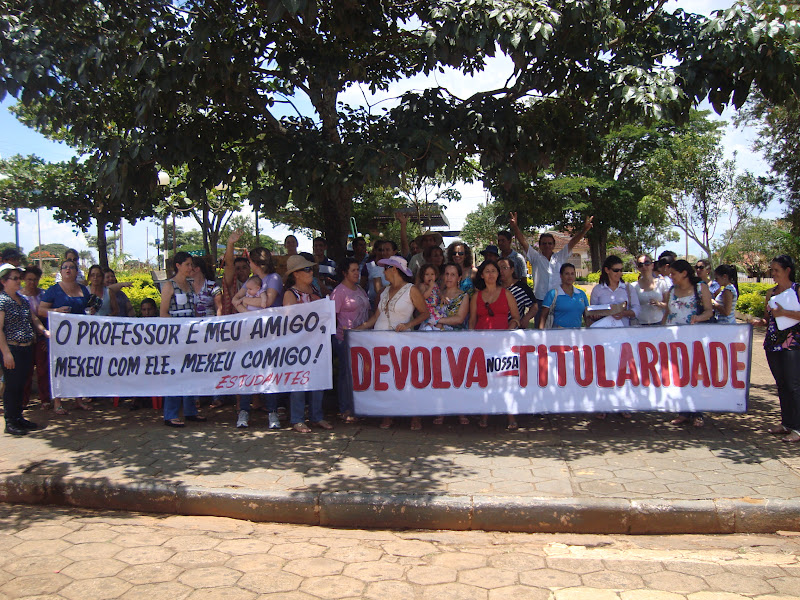 Professores estaduais em atitividade querem aderir à greve, mas temem represálias em Goiás