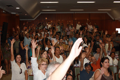 Professores de Goiás decidem manter a greve