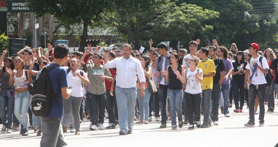 Professores de Goiás em greve terão os pontos cortados