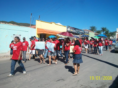 Servidores de Campos Belos fazem protesto, com indicativo de greve