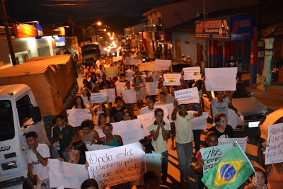 Centenas de jovens vão às ruas de Campos Belos em apoio às manifestações nacionais de cidadania