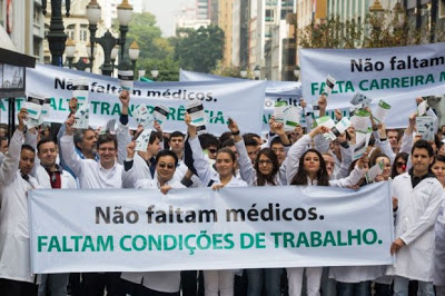 Médicos têm que sair de seus “castelos” e governo tem que democratizar o ensino de medicina