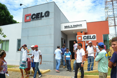 Situação da Celg em Campos Belos está ficando insustentável. Consumidores vão às ruas em protesto