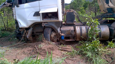 Batida entre carreta e gol deixa um morto em Posse (GO)