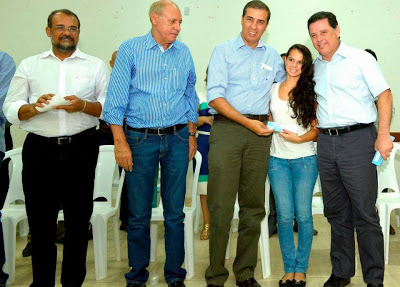 Governador Marconi Perillo entrega prêmio educacional  em Campos Belos