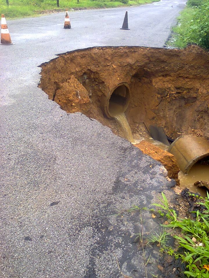 Atenção prefeito de Divinópolis: olha o tamanho da cratera na sua cidade