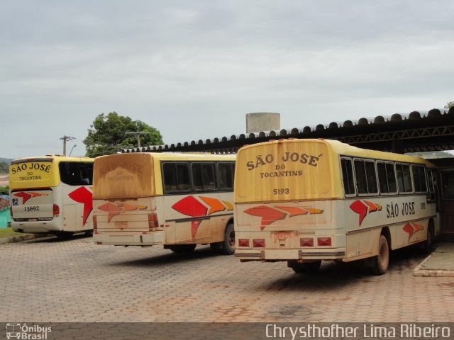 Ônibus aos pedaços