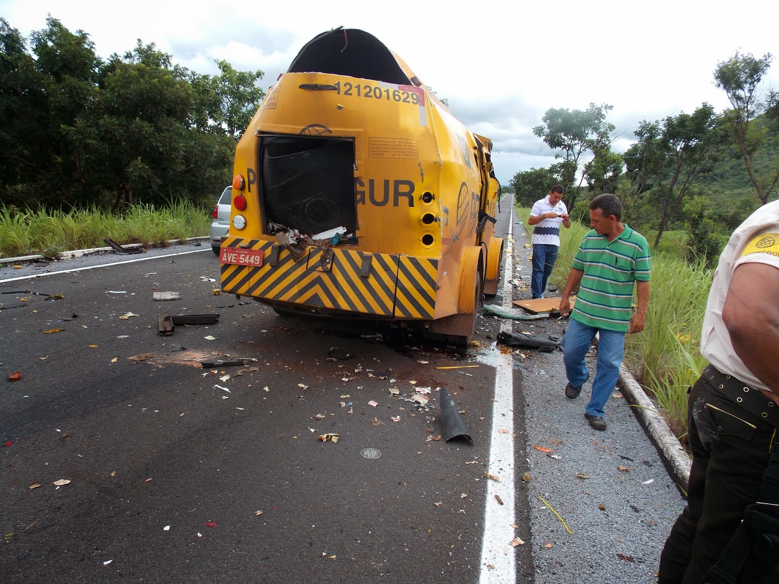 Exclusivo: as primeiras imagens do carro forte explodido por ladrões na GO-118