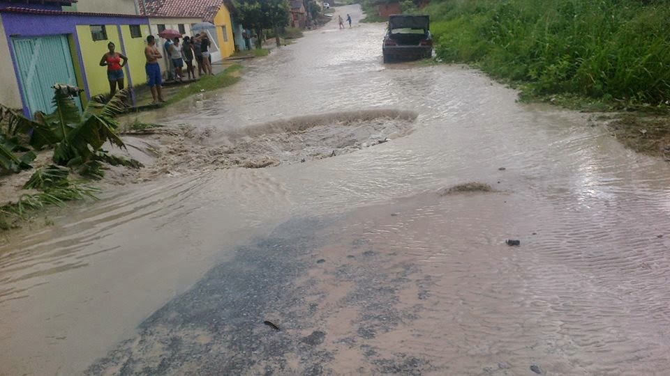 Outras imagens da forte chuva em Campos Belos neste sábado