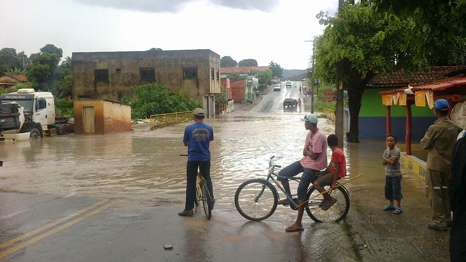 Campos Belos: chuva forte volta a causar transtornos e danifica uma ponte