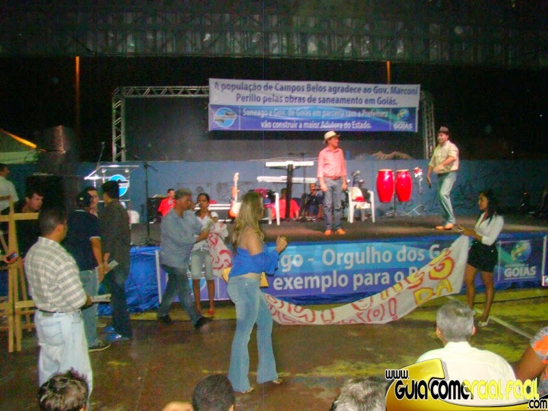 Estudantes da UEG protestam contra governador Marconi Perillo. Assessores tomam faixas de universitários