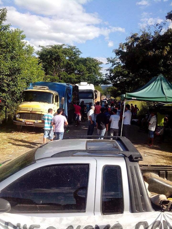 Protesto: bloqueio da TO-110 na ponte do Rio Palmas já passa de 24 horas