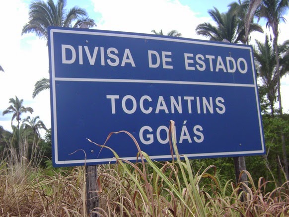 Placas de fronteiras : “o Tocantins começa aqui, a buraqueira nos quebra adiante”