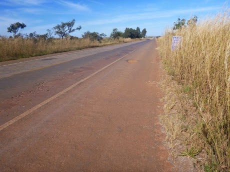 Acidente mata duas pessoas em batida entre carro e moto próximo a Monte Alegre de Goiás