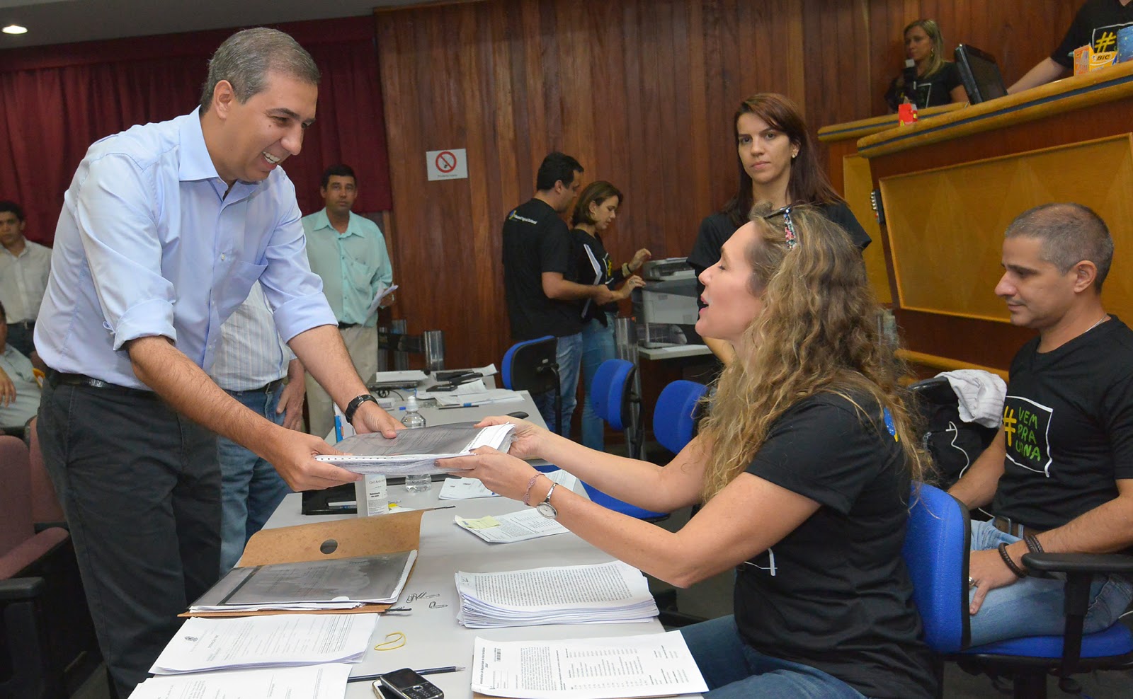 José Eliton registra candidaturas das bases