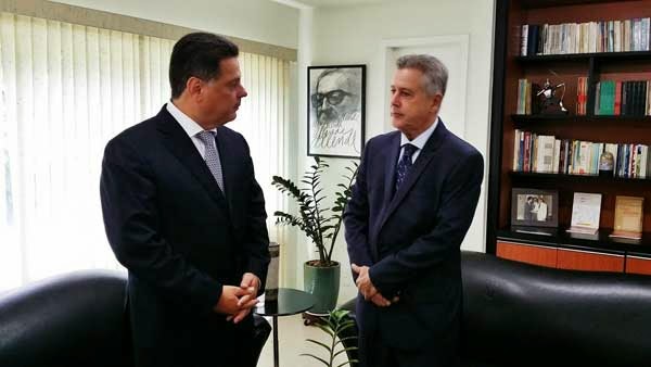 Transporte e segurança no Entorno pautam encontro de Rollemberg e Perillo