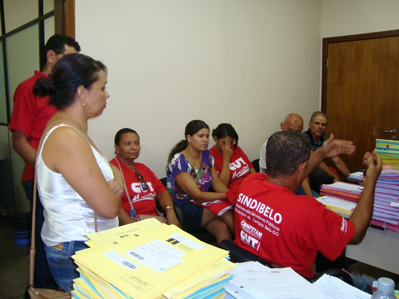 Fracassa tentativa de acordo para por fim a greve de servidores. Ninha reluta e afirma não ter verba para bancar novo Plano de Salários