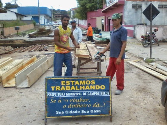 Prefeito Ninha se diz feliz com vitórias de Dilma e Perillo. Certeza da continuidade das obras em Campos Belos, afirma