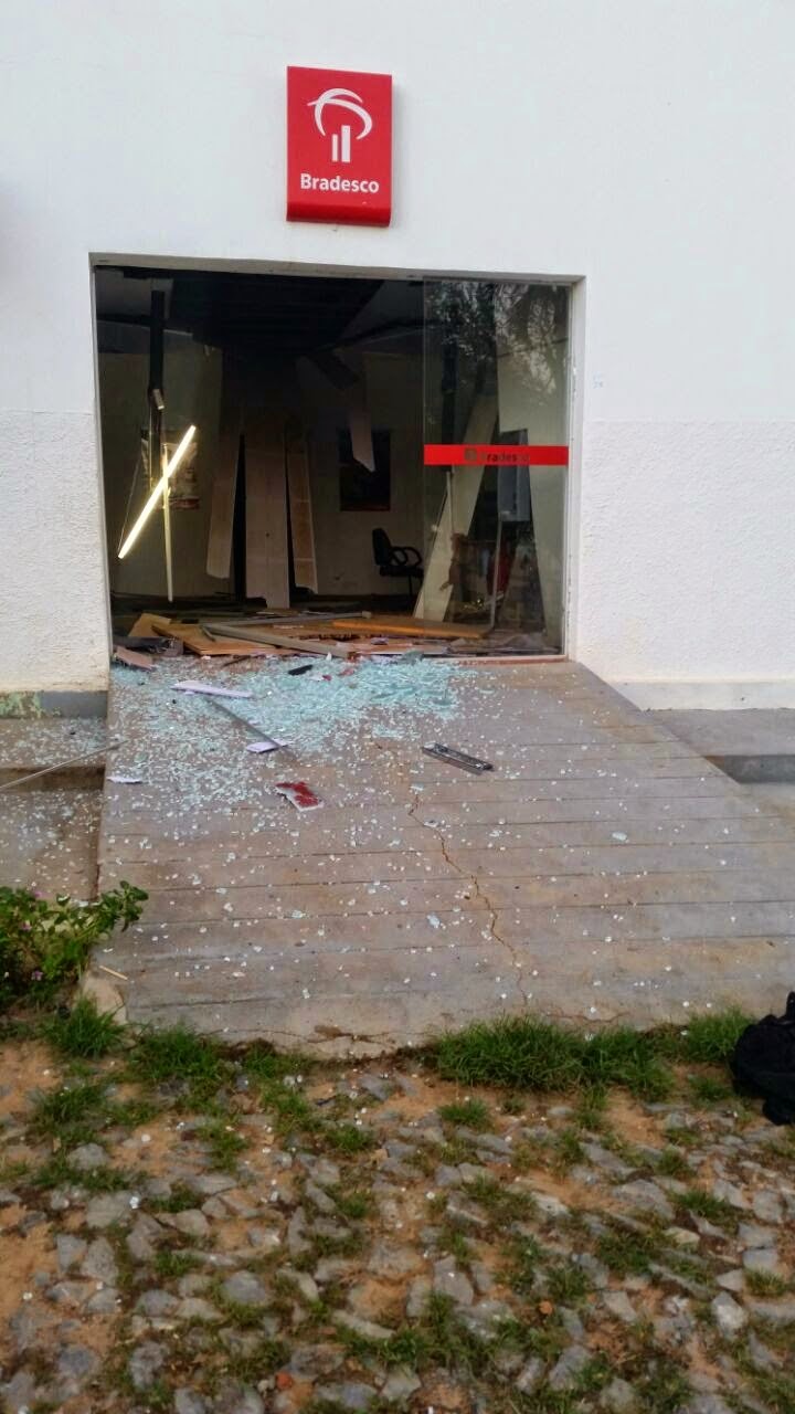 Bandidos tentam explodir caixa eletrônico em agência bancária de Guarani de Goiás