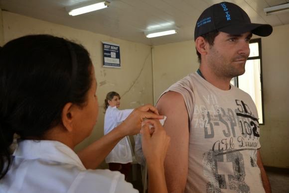 Após caso de febre amarela em Alto Paraíso de Goiás, Ministério reforça importância da vacina