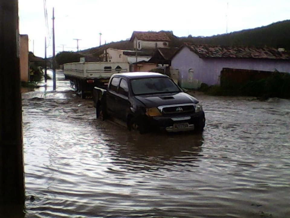 Forte chuva volta a assustar moradores de Campos Belos