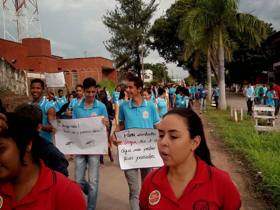 Em prol da sociedade: Estudantes de São Domingos fazem manifestação e pedem prevenção contra a Dengue