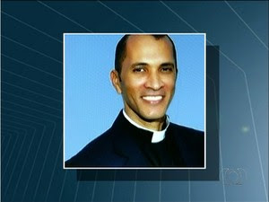 Deu no Portal G1: Padre suspeito de mostrar pornografia a menor é suspenso da Igreja de Peixe (TO)