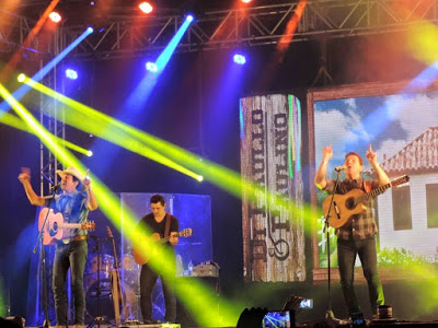 Grande público lota Parque de Vaquejada de Divinópolis de Goiás para o show de Di Paullo e Paulino