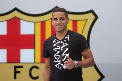 Douglas ganha número de titular no Barça