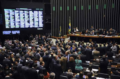 Câmara aprova cobrança de pós-graduação em universidades públicas