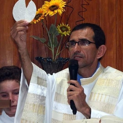 Padre de Aurora (TO) continua na UTI. Seu estado de saúde ainda é grave, diz a Diocese