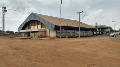 Comunidade de Flores de Goiás faz abaixo-assinado contra total abandono do ginásio de esporte da cidade