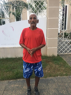Sem dinheiro, idoso dorme nas ruas de Goiânia em busca de parentes em Campos Belos