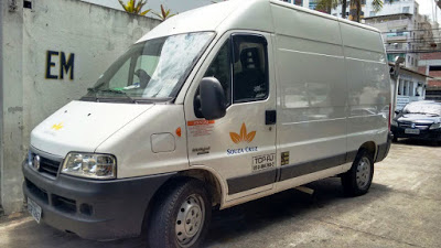 Bandidos roubam van carregada de cigarros na GO-531, em Flores de Goiás