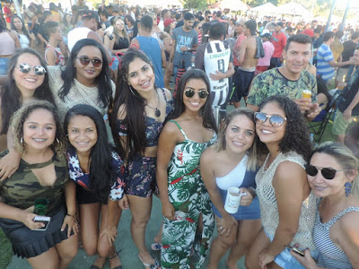 Em São Domingos, o tom da festa foi da moçada jovem