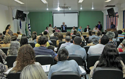 Durante aula inaugural de pós-graduação para professores, Paulo Mourão anuncia mais R$ 1 milhão em emendas