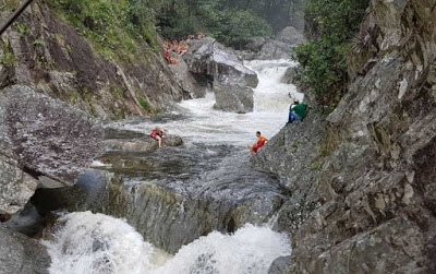 Grupo de 30 turistas fica ilhado em cachoeira da Chapada dos Veadeiros, em Cavalcante (GO)