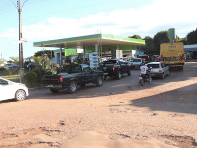 Paralisação atinge cidades do interior. Em Alto Paraíso, filas enormes se formaram no único posto de combustível da cidade