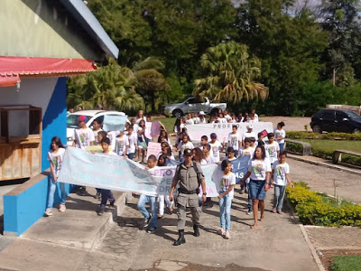 Cuidando das crianças: Polícia Militar promove prevenção contra as drogas em Divinópolis de Goiás