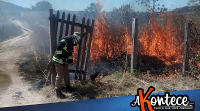 Importante: Bombeiros apagam incêndio em Campos Belos (GO). Militares estão recrutando voluntários para brigada contra incêndio que será criada na cidade