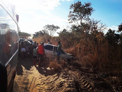 Posse (GO): Carro sai da pista entre Rodovilândia e Barbosilândia