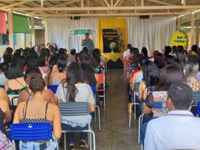 Servidores das redes estadual e municipal de Educação participam de formação na DRE de Arraias (TO)