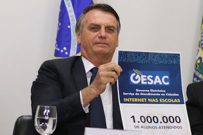 Bolsonaro faz videoconferência com escola de Cavalcante (GO)