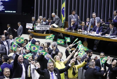 Em Goiás, somente Flávia Morais (PDT) e mais deputados federais votaram contra a reforma da previdência