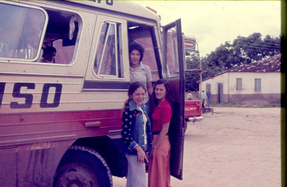 Um embarque na Viação Paraíso, no anos 1970, em Campos Belos (GO)